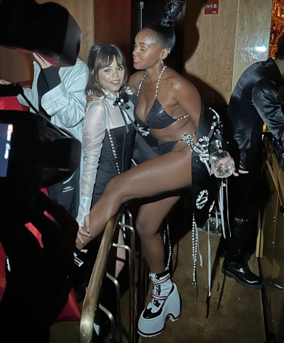boymolish's tweet image. (Behind the scenes &amp;amp; The photo) of Jenna Ortega and janelle monae at the after party