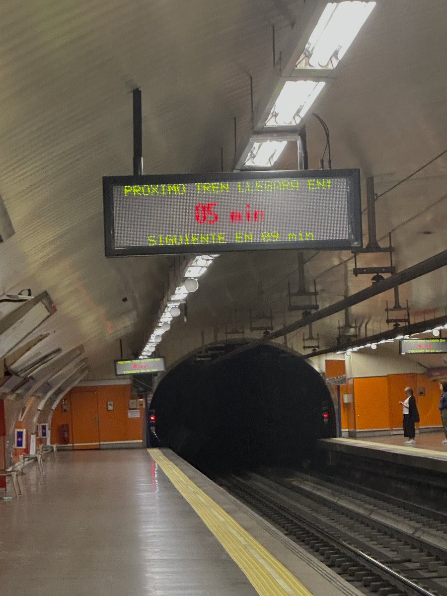 juliazf_1903's tweet photo. como joderle la mañana a un madrileño https://t.co/l6urYNWHkf