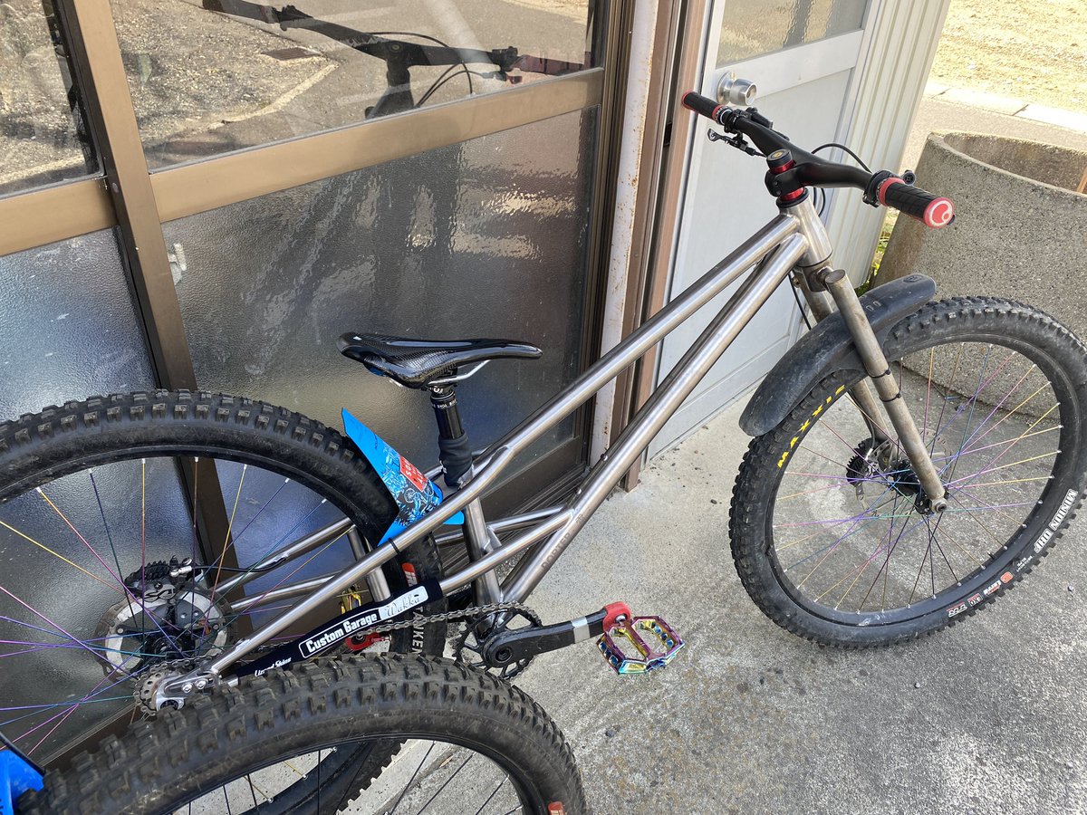 SS83605049's tweet photo. 嘘みたいなホントの話
①持ってるMTB全部SS
②ギア比が全部34×17 https://t.co/tNkuFJpuvg
