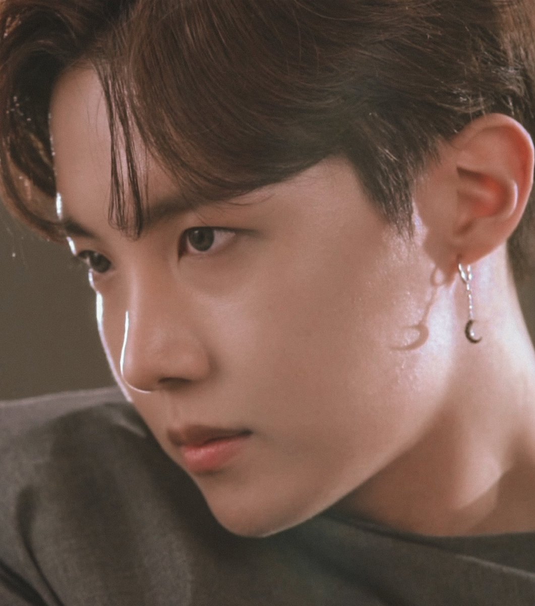 jhopesarchive's tweet photo. RT &amp; REPLY 

I vote #JHOPE for #ArtistaAsiatico at 
#SECAwards https://t.co/gxnqJRXrR1
