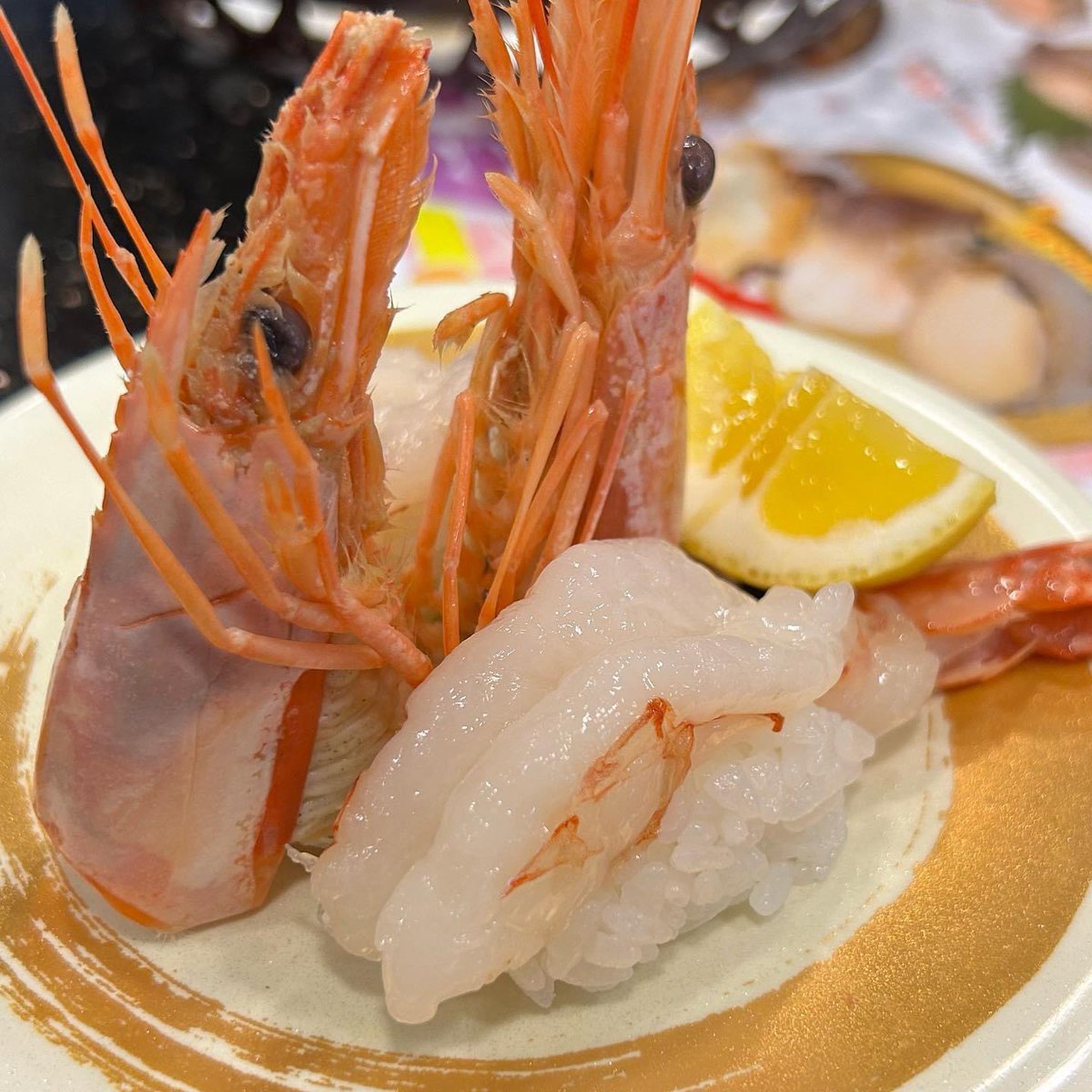 先日の #独楽寿司永山店 ♪「#沼津直送泳ぎ鯵!!にぎり」「#本鮪三点盛」「#特大赤海老」(^^) #独楽寿司 #沼津直送泳ぎ鯵にぎり #本鮪にぎり #赤海老 #赤海老にぎり #ランチ #lunch #寿司ランチ #お寿司ランチ #永山ランチ #永山グルメ