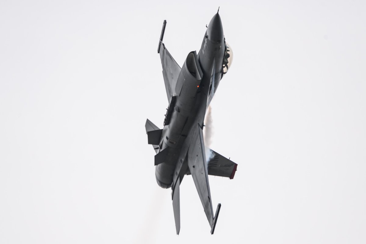 Setchy_111's tweet image. 2023-05-03 13:25~
F-16デモフライト訓練
 #PACAFViperDEMO 
 #DemoPacaf
 #三沢基地