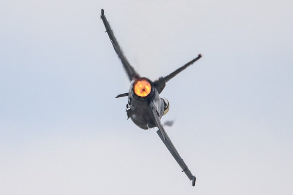 Setchy_111's tweet image. 2023-05-03 13:25~
F-16デモフライト訓練
 #PACAFViperDEMO 
 #DemoPacaf
 #三沢基地