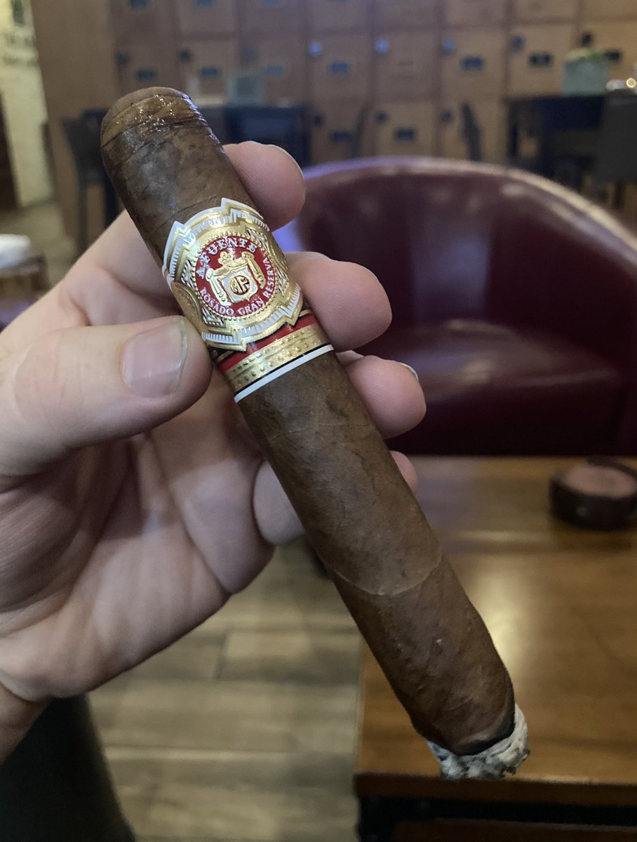 Smoking an Arturo Fuente Rosado Gran Reserve cigar at the King Cigar Lounge here in Los Angeles 🇺🇸

Thanks to the folk on here that recommended this cigar lounge - it’s a must visit place if you’re in the area👌