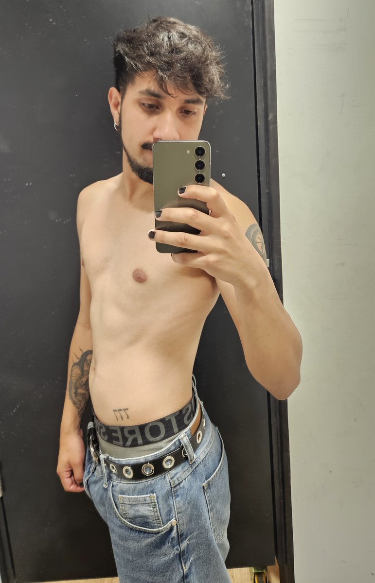 chatnoircito's tweet image. and just dont give a f*ck