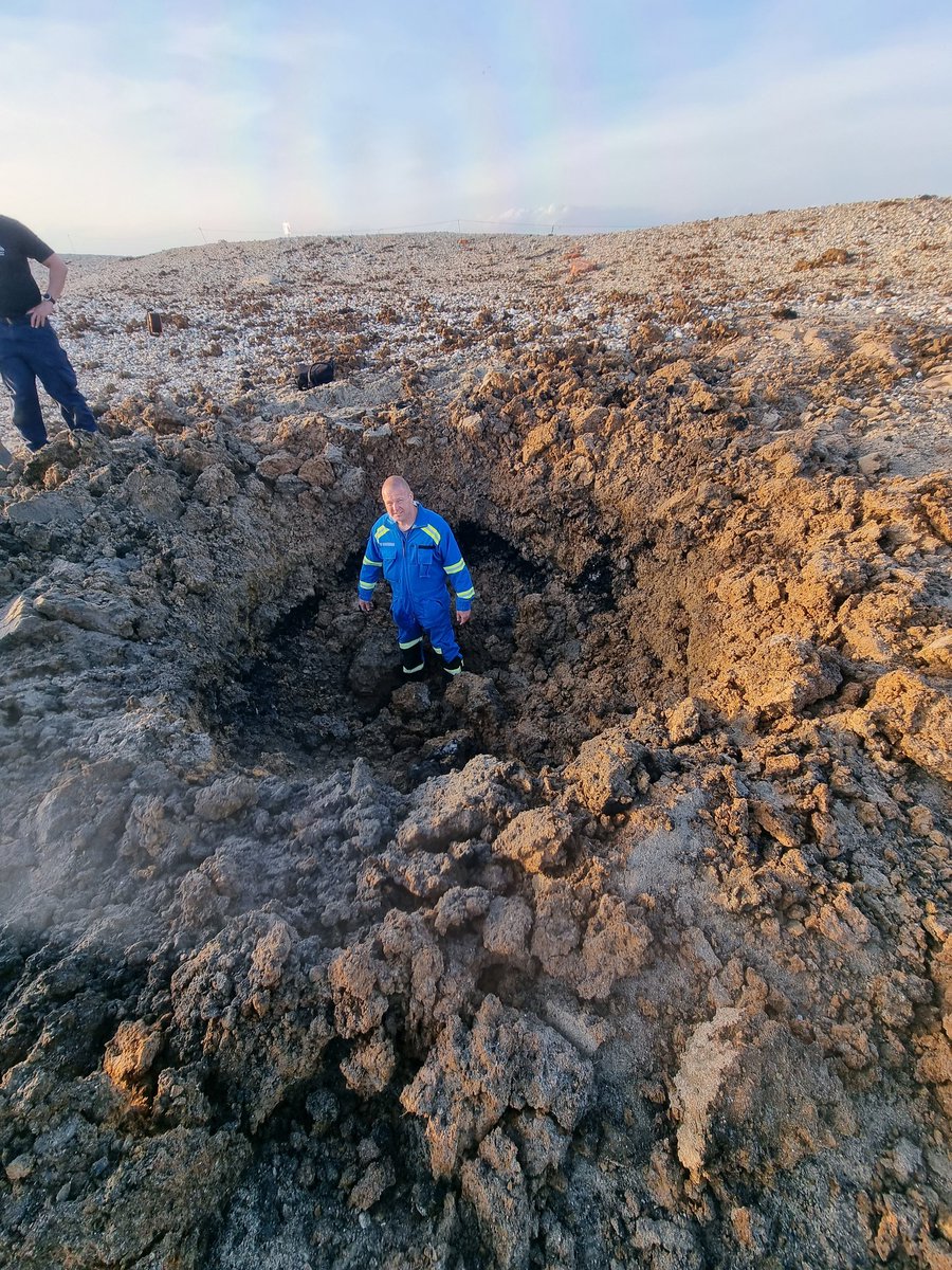 ⚠️⚠️ WARNING ⚠️⚠️ 

BEWARE, LARGE CRATER LEFT IN CLAY - STAY AWAY!

📟 BEEP, BEEP, BEEP 📟
CALLOUT - 20/2023
02/05/23  13:45
 
Team paged to reports of possible ordnance on Medmerry Beach.

READ THE FULL STORY HERE...
m.facebook.com/story.php?stor…