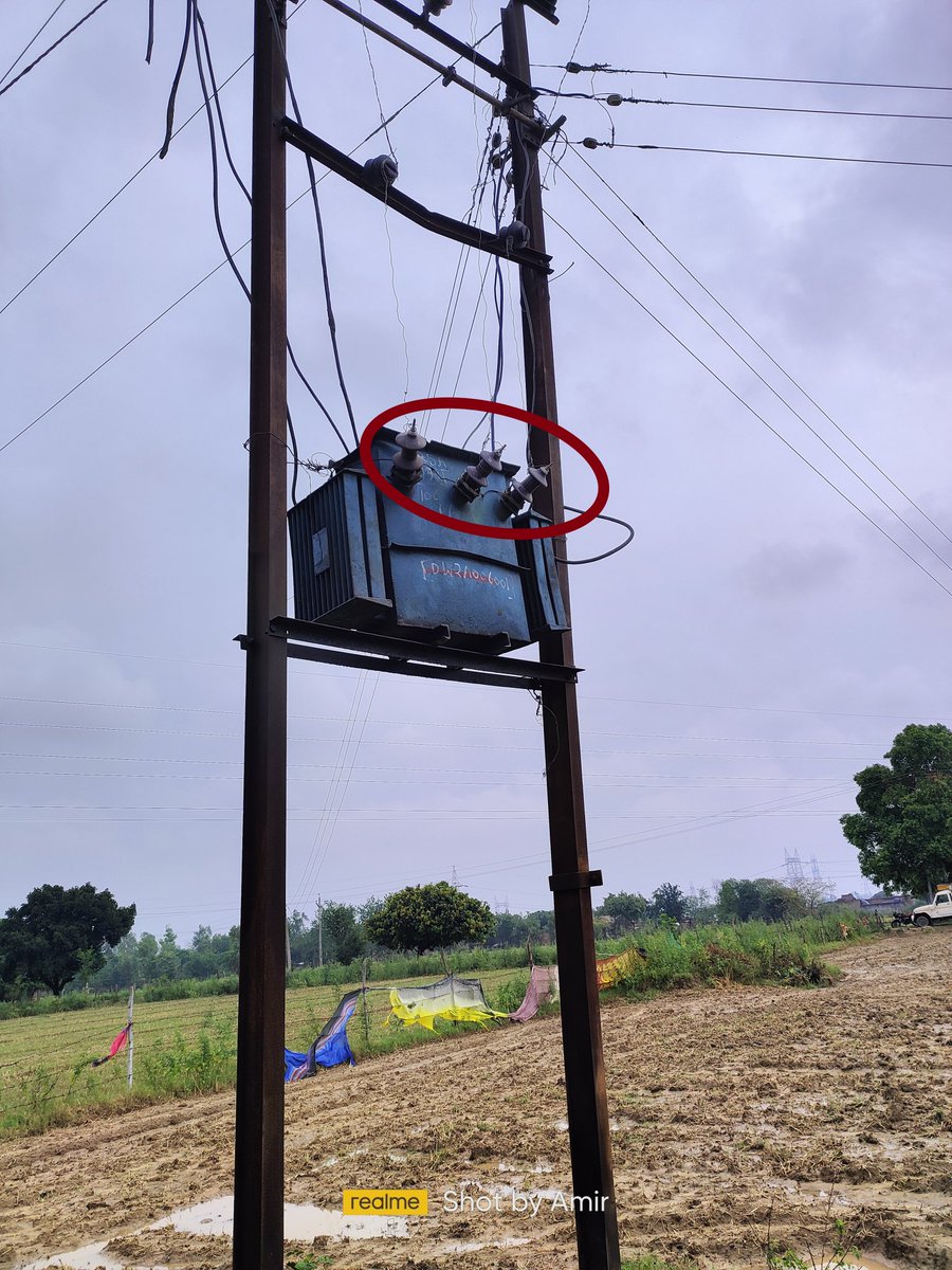 AmirMalikUPPCL's tweet photo. आदरणीय अधीक्षण अभियंता महोदय कार्यशाला मंडल आगरा के निर्देशानुसार परिवर्तकों की क्षतिग्रस्तता को कम करने के लिए * सारसौल* कार्यशाला  द्वारा EDD-2 अलीगढ़ में विशेष चेकिंग अभियान चलाया का रहा है।
@Sanju_uppcl @e_aligarh @raviagarwal68 @MDDVVNL @DvvnlWorkshop 
@DvvnlDirectorT https://t.co/kABuGxdt1q