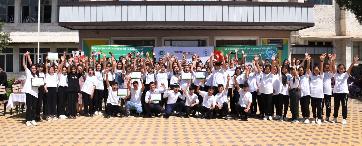 ecoboost4ca's tweet photo. On April 29, we organized a “Festival of Nature Lovers”, involving “Green Patrols” from six secondary schools of Kanibadam.During the Festival, the kids displayed exhibition of hand crafts, models and drawings. https://t.co/Tq9UvUHtw6