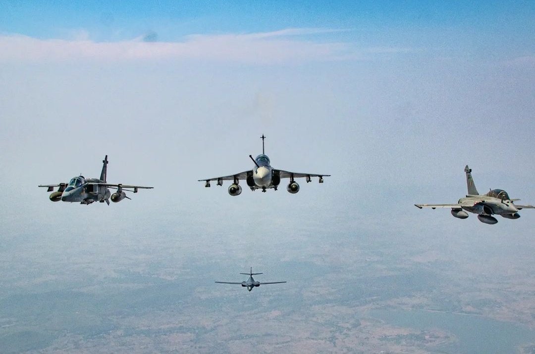 BhartiyNiveshak's tweet photo. A Bangalore based company builds aerostructures for both Tejas LCA and F-15EX that you see in below picture during Ex Cope India 2023 event:
McDonnell Douglas F -15
HAL Tejas
Rockwell B1b
Dassault Rafale
Sukhoi Su30 MKI
https://t.co/hUEyYuO6YD https://t.co/GDWgUzynwY