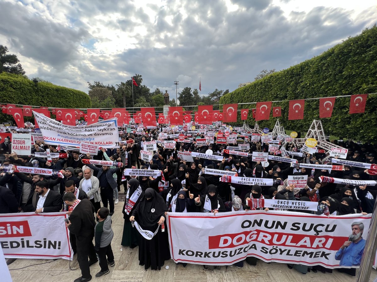 furkanhareketTT's tweet photo. Sanatçı                              Sanat eseri https://t.co/zYNUgtbbfk
