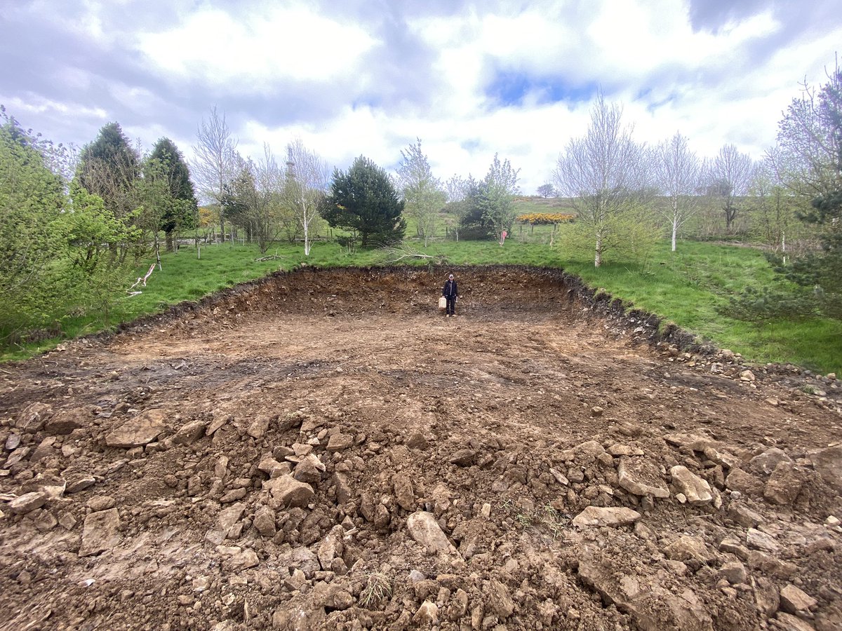 pureputtukltd's tweet photo. Quite a large whole for our client in Macclesfield, having a mini solar farm on his land #pureputtukltd #diggerman #solarfarm https://t.co/kSCRo4ogII