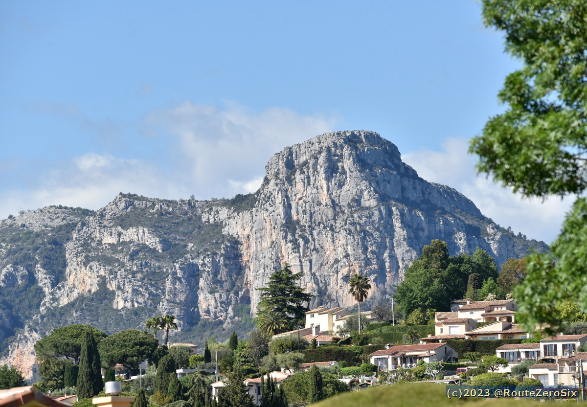 Le Baou de Saint-Jeannet, montagne emblématique du Pays Vençois et du Parc naturel régional des Préalpes d'Azur 

#VilledeVence #SaintJeannet #CotedAzurFrance #AlpesMaritimes #MagnifiqueFrance #BaladeSympa #prealpesdazur #tourismepaca