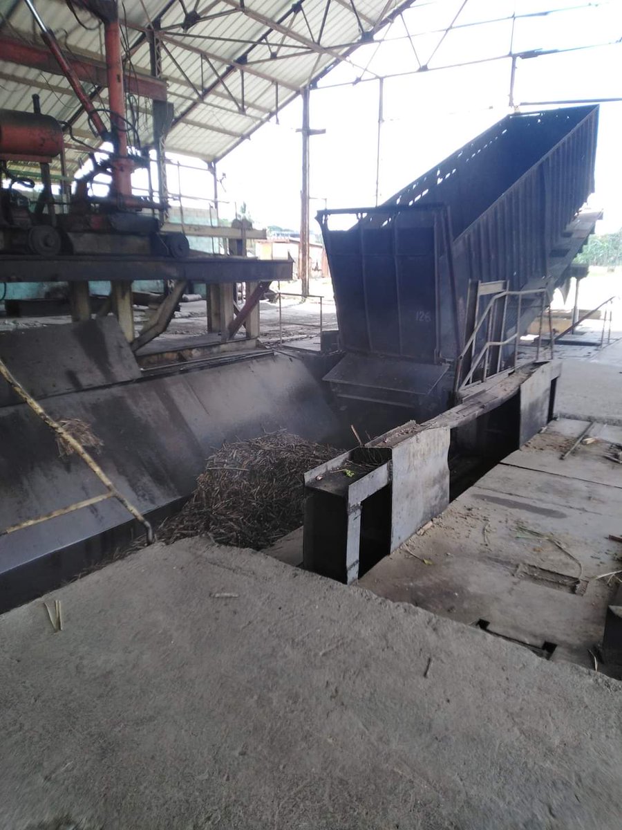raidelveloz's tweet photo. Arrancó la molida 2022/23 en el Central Roberto Ramírez de #Niquero destinada a la fabricación de meladura para a la Destilería #Mabay del Central Arquímedes Colina de @GAzcuba @minazcuba #Cuba https://t.co/6OnX8CJPvx