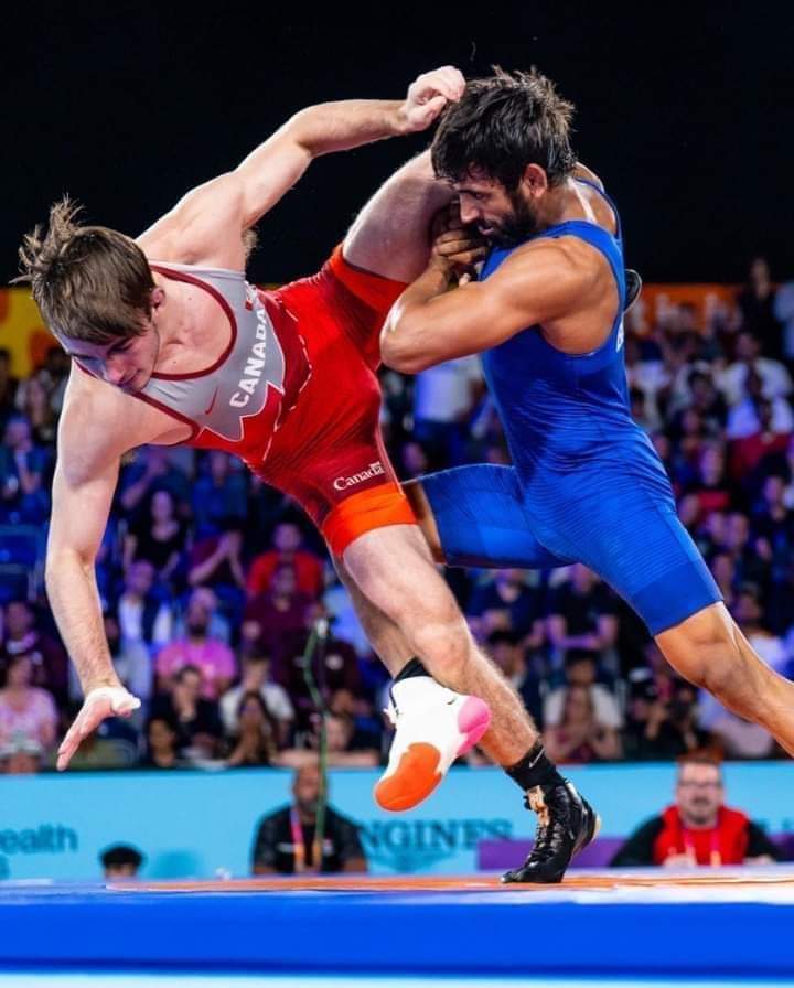 वाक़िफ़ कहां जमाना हमारी उड़ान से वो और थे जो हार गए आसमान से।।
#Istandwithpahalwan
#IStandWithMyChampions
<a href="/BajrangPunia/">Bajrang Punia 🇮🇳</a> <a href="/Phogat_Vinesh/">Vinesh Phogat</a>