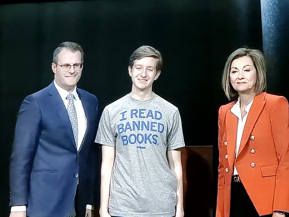 BabyChickBrueck's tweet photo. The @IAGovernor @KimReynoldsIA &amp; fellow #TrumpubliKKKan #FakeFOXcult #FascistDeSantis follower/Lt gov @AdamGreggIA Honored 422 of the Highest Achieving #PublicSchool Educated #IA Students &amp; I just gotta say that THIS "kid" IS MY HERO!!! #HeroLeo #BANNED📚 
#IREAD🚫BANNED📚BOOKS https://t.co/WdI9jCzpWV