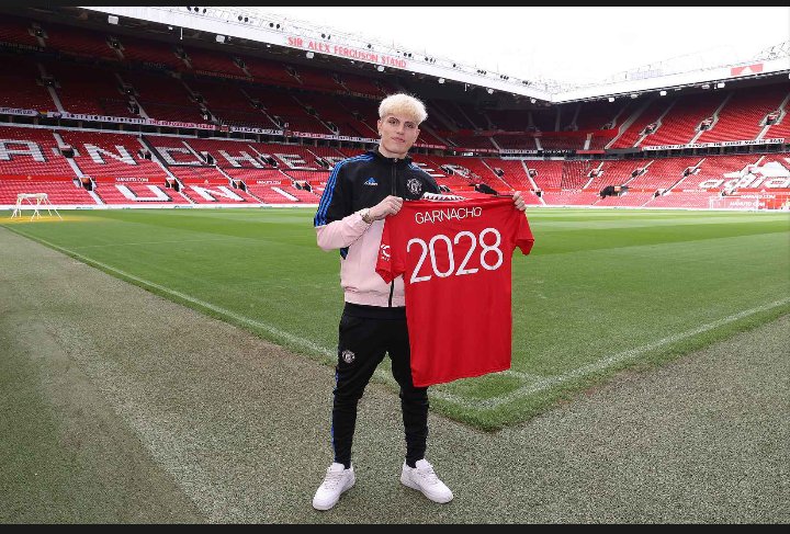 Let grow ourself
We are more than millions in the universe
No Manchester United fans should be less than 1k 
Follow me 🚶
Like ❤️
Rtw♉
I follow back everyone