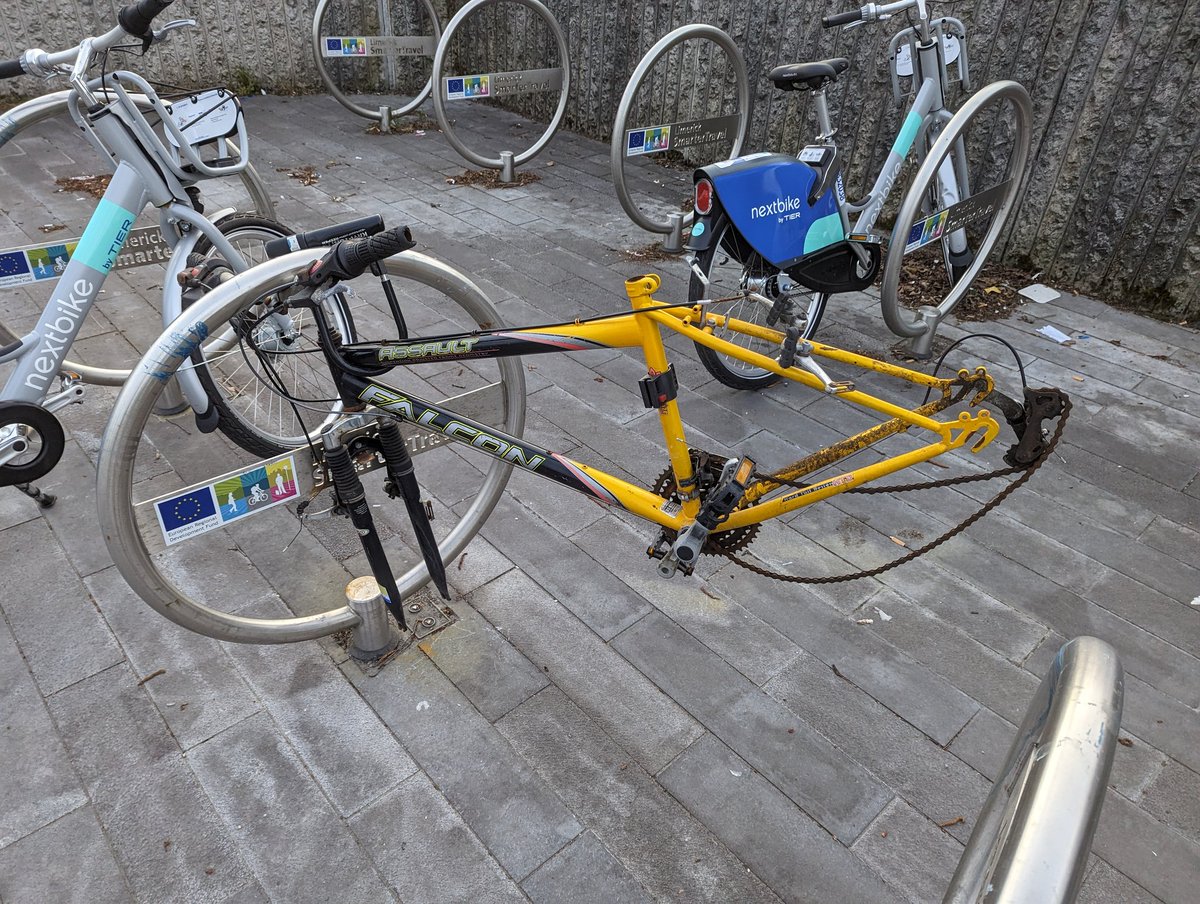 ajamesgreen's tweet photo. Hmmmm, new best way to get to Dublin from Castletroy? Seat is not as comfortable as an @ISCycle_ie bike, but still a much improved way to get to the station! Thanks @nextbikebytier
@LimerickCouncil
#ebike #sustainableTravel #iscycle #ActiveTravelLimerick https://t.co/Hh92dXOaYo