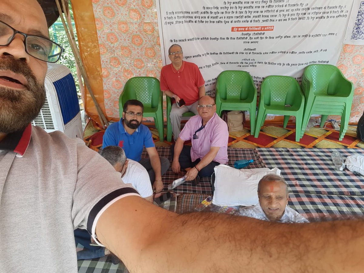 Village1Eco's tweet photo. 3 मई 2023 11वां दिन सुपरटेक इकोविलेज़-1, शांतिपूर्ण जनआन्दोलन जन-आंदोलन जारी है, जनसैलाब बनता जाएगा ! जनता जनार्दन ज़िंदाबाद, हौंसले और धैर्य को प्रणाम और सलाम 
शांतिपूर्ण आंदोलन चलता रहेगा, बढ़ता रहेगा #superchor #andolan_ev1 @OfficialGNIDA @dmgbnagar @CeoNoida @myogiadityanath https://t.co/2OJMDQk6M6