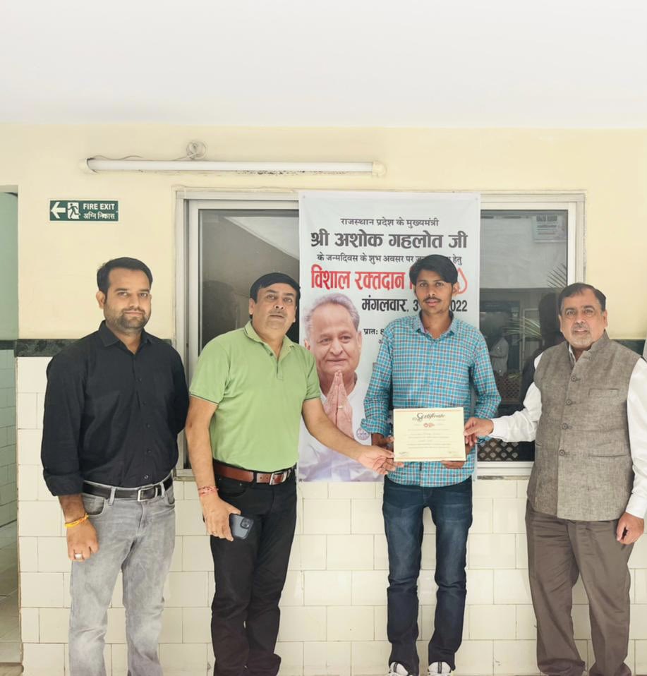 राजस्थान के लोकप्रिय एवं यशस्वी मुख्यमंत्री श्री <a href="/ashokgehlot51/">Ashok Gehlot</a> जी को जन्म दिवस की हार्दिक बधाई व शुभकामनाएँ ।ईश्वर से आपके स्वस्थ जीवन व दीर्घायु होने की प्रार्थना करता हूँ ।
<a href="/MunjalDr/">Dr Ish Munjal</a>