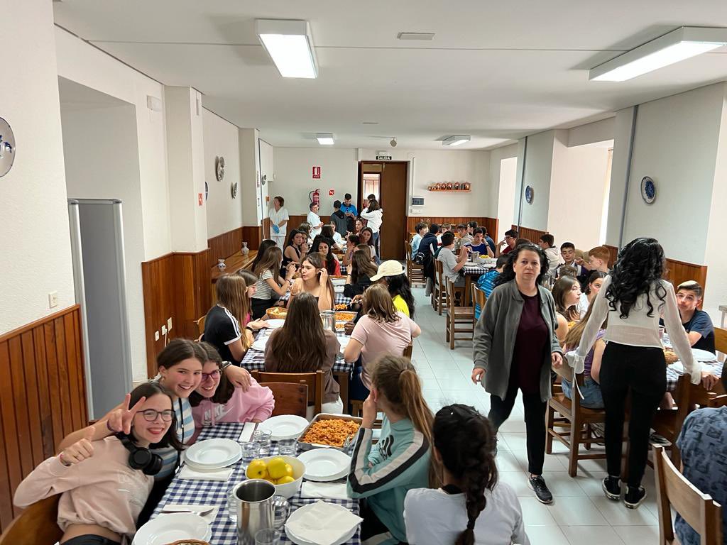 iestovar's tweet photo. Nuestro alumnado de 2ESO ya disfruta de su inmersión con la @ESFundacion en un maravilloso entorno como es Sanabria.

#centosBITS de @educacyl 
#TovarInglés https://t.co/JR8ZxR7995