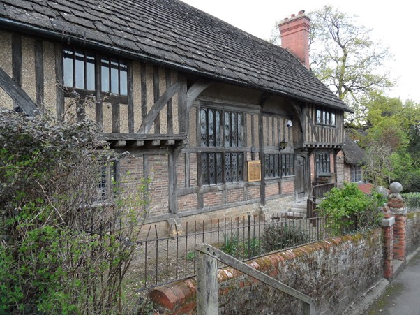 SurreyLibraries's tweet photo. FUN FACT:
Lingfield Community Library was listed as The French Horn in the 1841 census and was probably an ale house.

#LCHM #LingfieldLibraryCommunityLibrary# #LocalAndCommunityHistoryMonth https://t.co/Sdq3OMersF