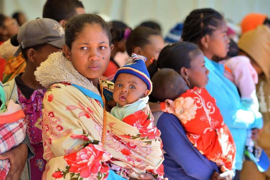 Ministeran'ny Fahasalamam-bahoaka (@msanp_mada) on Twitter photo 🎉Célébration de la semaine africaine de #vaccination
Lancement officiel à Arivonimamo le 25 Avril 2023
Ce fut une occasion de promouvoir l'utilisation des vaccins pour protéger les personnes de tout âge contre les #maladies_évitables par la vaccination.
📸: <a href="/OMSMadagascar/">OMS Madagascar</a> 🎉Célébration de la semaine africaine de #vaccination
Lancement officiel à Arivonimamo le 25 Avril 2023
Ce fut une occasion de promouvoir l'utilisation des vaccins pour protéger les personnes de tout âge contre les #maladies_évitables par la vaccination.
📸: <a href="/OMSMadagascar/">OMS Madagascar</a>