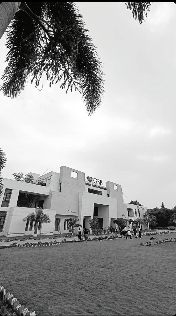 manan_virani's tweet photo. As a student at gsb College, I have been part of an amazing educational and social experience that has allowed me to grow personally, professionally, and academically.gsb College has provided me with the necessary tools and support needed to become a successful #GSB #lifeatgsb https://t.co/lH4lR4qBqN