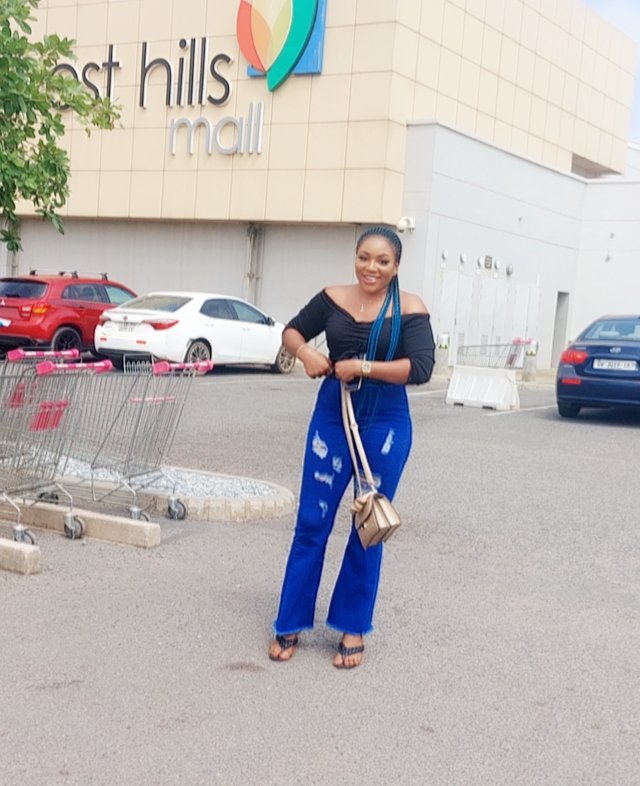 RhemaPerfect's tweet photo. It's that time of the year again and my heart still beats!  Let my Scars and my Miracles speak for me! 🙌🧎🏽‍♀️
I'm Alive. 

#ChiNwaOgbenyeEbuka 💃
#ChimNazaEkpere 🙏
#survivor 💞
#HappyBirthdayToMe 🎂 https://t.co/itVqDo0BXZ