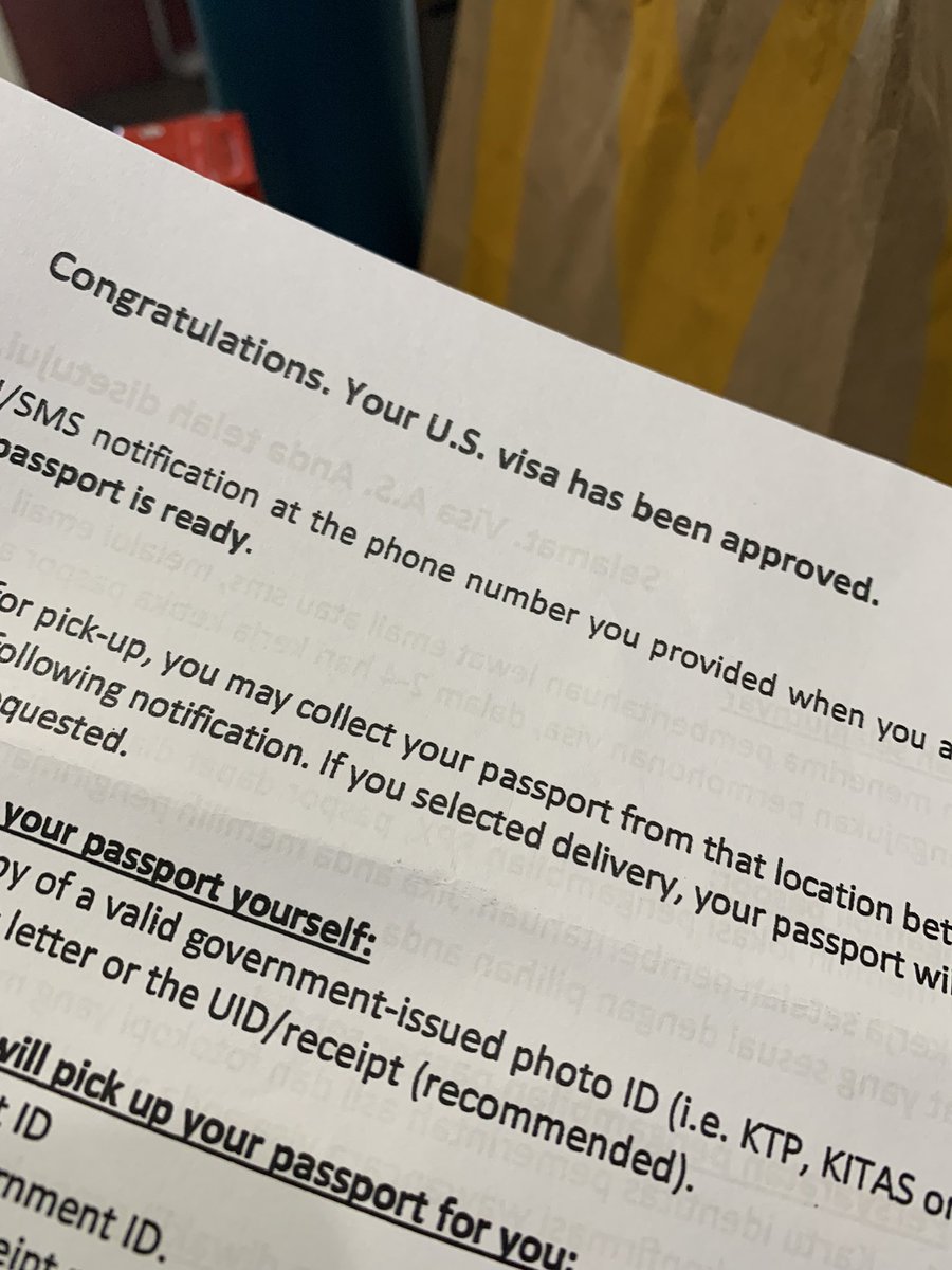 qronoz's tweet photo. 👩‍💼: Ke US mau ngapain?
🙋‍♂️: Ikut NYC Marathon
👩‍💼: Diundang / apply?
🙋‍♂️: Dpt via ballot
👩‍💼: Pernah lari dmn lg?
🙋‍♂️: Taun lalu Berlin
👩‍💼: Kerjanya apa?
🙋‍♂️: Insurance agent di Prudential
👩‍💼: Pernah apply Diversity Visa?
🙋‍♂️: Tiap tahun nyobain
👩‍💼: Congratulations your visa is approved https://t.co/oDaT4UJFE5