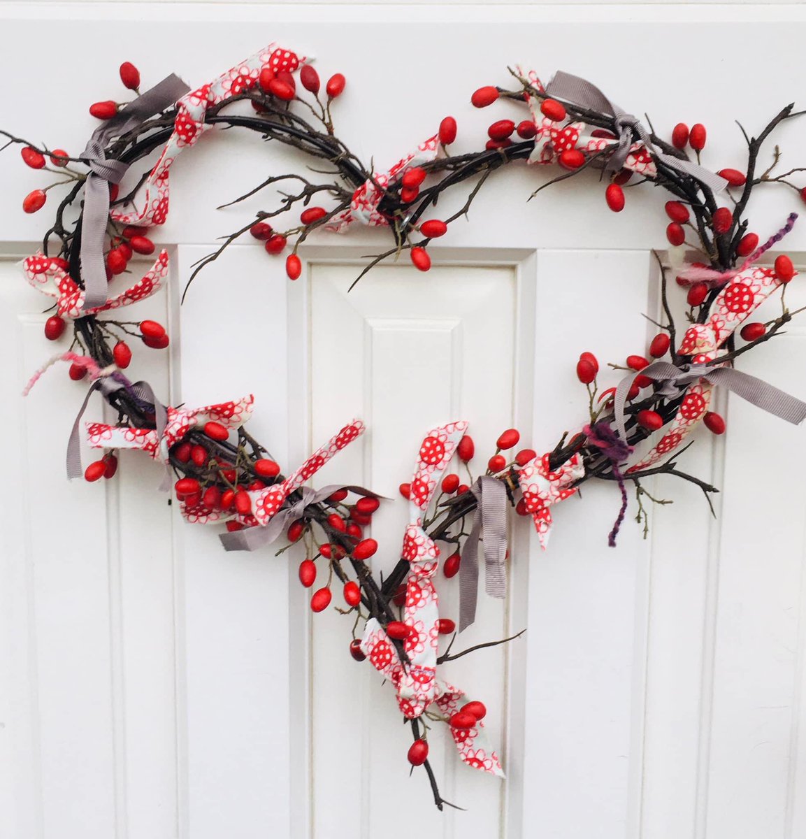 Local knowledge matters which is partly why <a href="/SueKinnear/">sue kinnear</a> will understand this reference from last weeks programme <a href="/BBCWiltshire/">BBC Wiltshire</a> .... <a href="/calyxpictures/">Richard Wintle</a> <a href="/davidbentstudio/">davidbentstudio</a> + We support Local radio station . Roles ( not just bread ones ) need to be kept at <a href="/BBCWiltshire/">BBC Wiltshire</a>