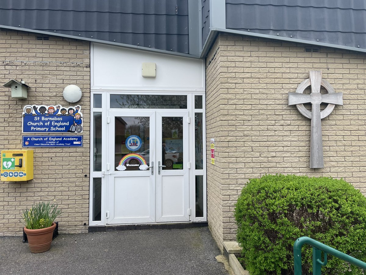 KindnessCoach_'s tweet photo. Special thanks to Headteacher Becky Ham from @StBarnabasCE for letting me stay over at their school in our Patricia “my moror home” 😁 #maninavan #edutwitter https://t.co/XI1VMR5sbU
