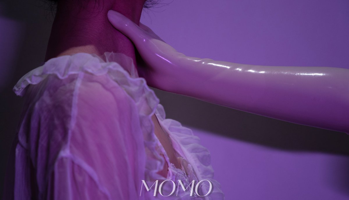 新婚当夜，新娘被掐住了咽喉
你猜为什么
摄影：<a href="/piaomiaox2/">飘缈今天瘦了没</a> 

#latex #胶衣 #手套 #窒息 #SM