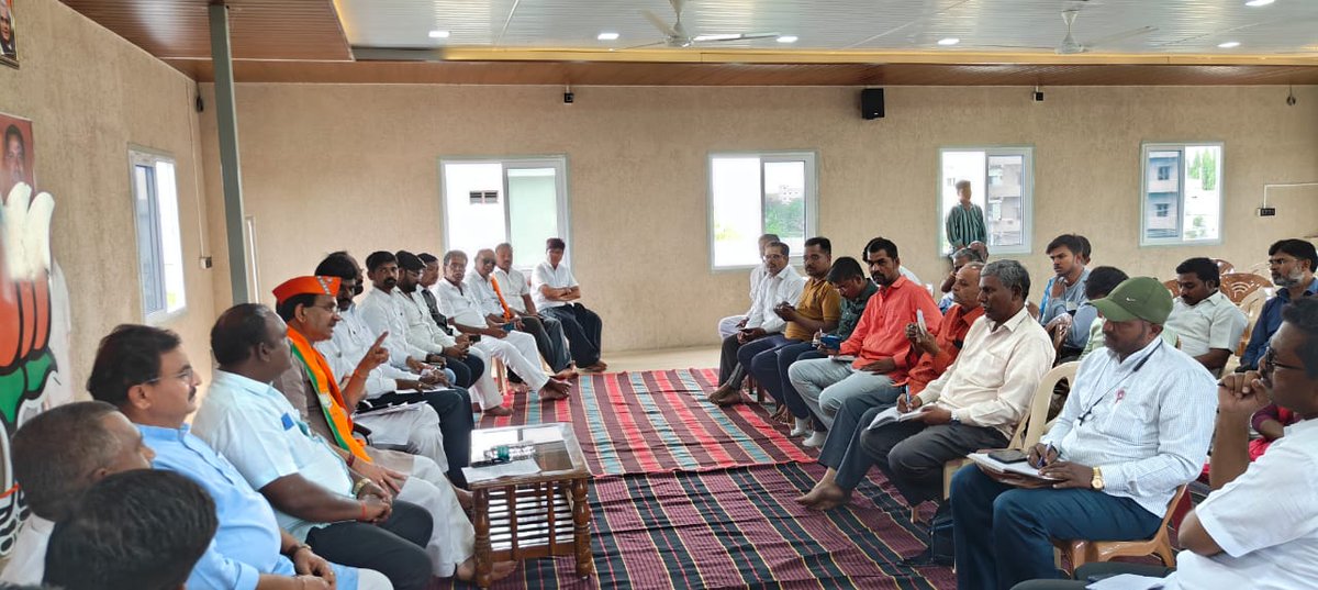 bhagwantkhuba's tweet photo. ಚಿಂಚೋಳಿ ಮತಕ್ಷೇತ್ರದಲ್ಲಿ ಪತ್ರಿಕಾಗೋಷ್ಠಿಯಲ್ಲಿ ಮಾತನಾಡಿ, ಕೇಂದ್ರ ಹಾಗೂ ರಾಜ್ಯದಿಂದ ಚಿಂಚೋಳಿ ಕ್ಷೇತ್ರಕ್ಕೆ ಬಂದಿರುವ ಅನುದಾನ ಹಾಗೂ ಯೋಜನೆಗಳ ಕುರಿತು ತಿಳಿಸಲಾಯಿತು. 

#PoornaBahumata4BJP #BJPYeBharavase #DoubleEngineSarkara #BJPWinningKarnataka https://t.co/CrciqI9W7g