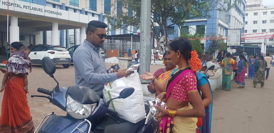 Syedsamee19's tweet photo. Date 30/04/2023  free food for all every Sunday I am at modern  Government maternity Hospital. city collage hyd t.s....
    
       Free food for all every sunday, making my home only ...
...PLEASE SHARE AND     HELP for needy peoples through
G Pay &amp; Phone Pay 9160280060 https://t.co/8XRNadvyHk