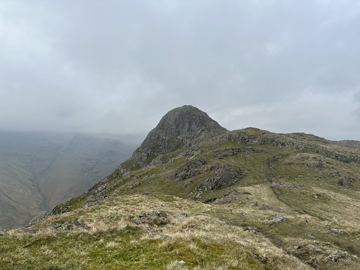 18 miles over 5000ft of ascent from Ambleside to Grasmere bagging another 10 wainwrights and today the soles of my feet are complaining!