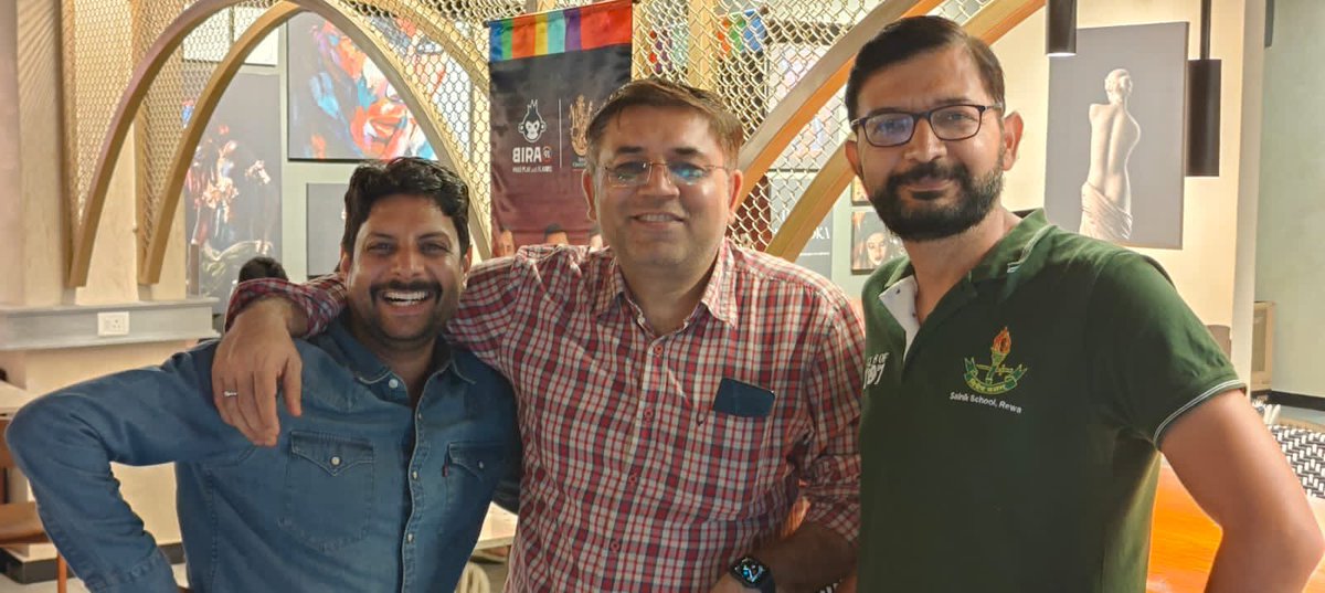 amit6060's tweet image. Cheers to good friends and great times! Enjoying the amazing ambiance at Stone Street lounge in BTM with some of my closest companions who always bring so much value to my network. Here's to making more memories together!

 #networking #friends #loungevibes #goodtimes #bhive