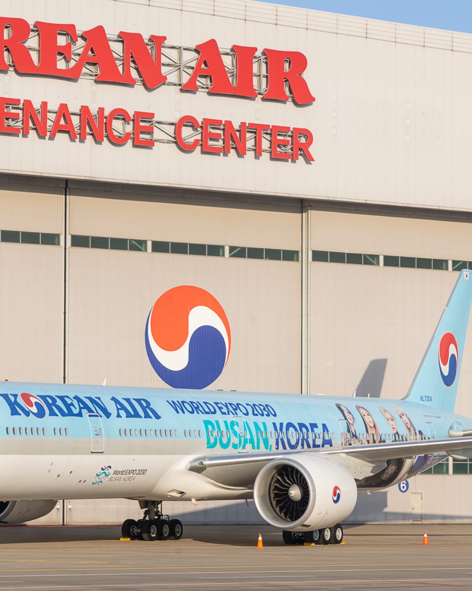 KoreanAir's tweet photo. 2030 부산세계박람회 유치 염원을 담은 대한항공 래핑 항공기가 이륙합니다

부산의 세계박람회 유치 지원을 위해 새 옷을 입은 우리 항공기!
인천발 파리행 KE901편을 시작으로, 전 세계 하늘을 누리며 부산세계박람회 유치를 홍보할 예정입니다. https://t.co/YNo4e4xHjN