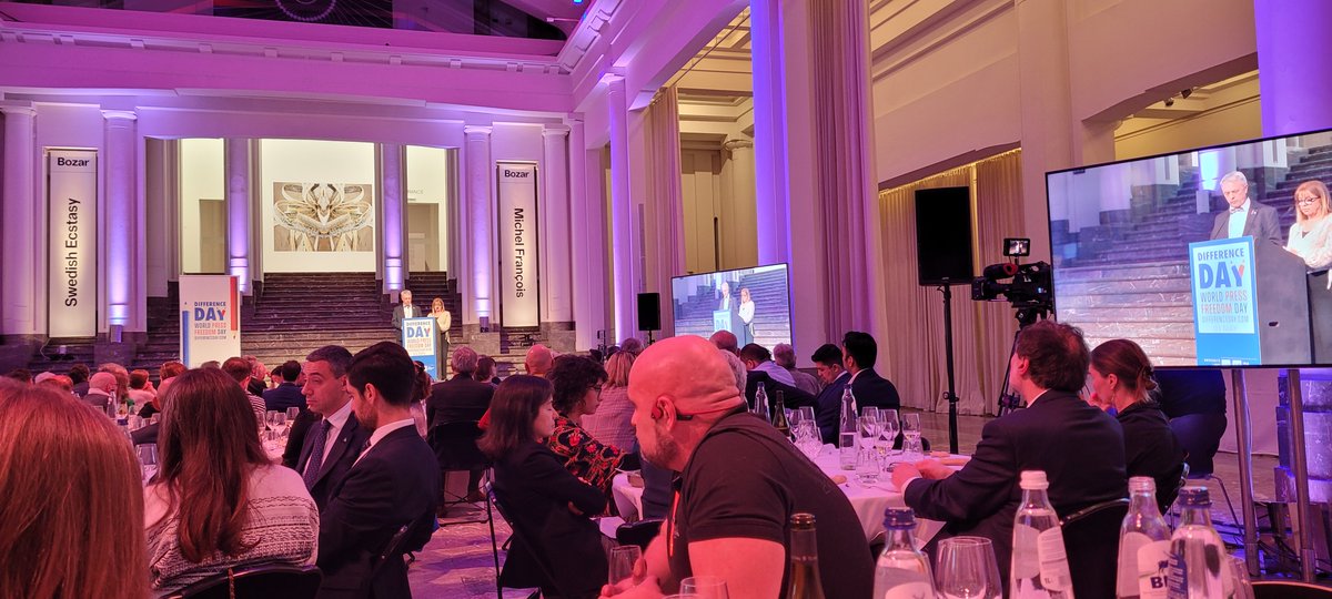 Als Urban Engaged University bouwt <a href="/VUBrussel/">VUB</a>  samen aan verbinding met haar community, Brussel, de wereld. De uitreiking van de #DifferenceDay2023 Honorary Title for Freedom of Expression, met als locatie de prachtige Hortahal in <a href="/BozarBrussels/">BozarBrussels</a>, is daar een mooi voorbeeld van.