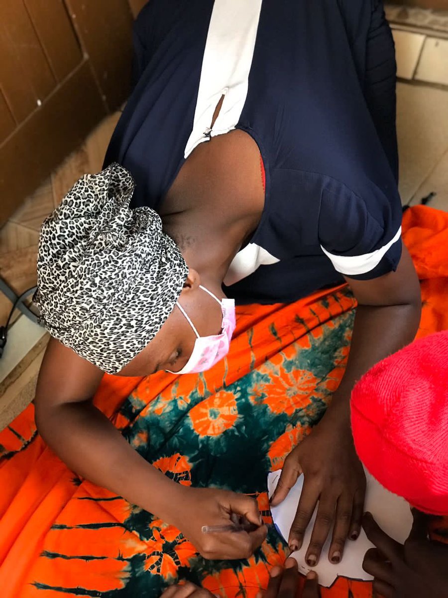 FlaviaRamto's tweet photo. Menstrual hygiene is not a privilege its a right .Us at Jugendkraft through the AfriGal project prioritise menstrual https://t.co/F5yhdRXAU7 some of our young people at the skilling session in makindye east . #AfriGal #menstrualhygienemonth https://t.co/KGAb3EccDk