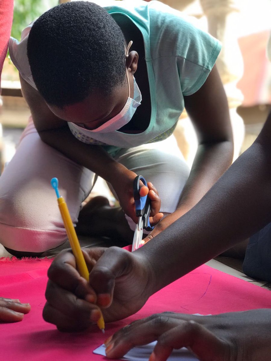 FlaviaRamto's tweet photo. Menstrual hygiene is not a privilege its a right .Us at Jugendkraft through the AfriGal project prioritise menstrual https://t.co/F5yhdRXAU7 some of our young people at the skilling session in makindye east . #AfriGal #menstrualhygienemonth https://t.co/KGAb3EccDk