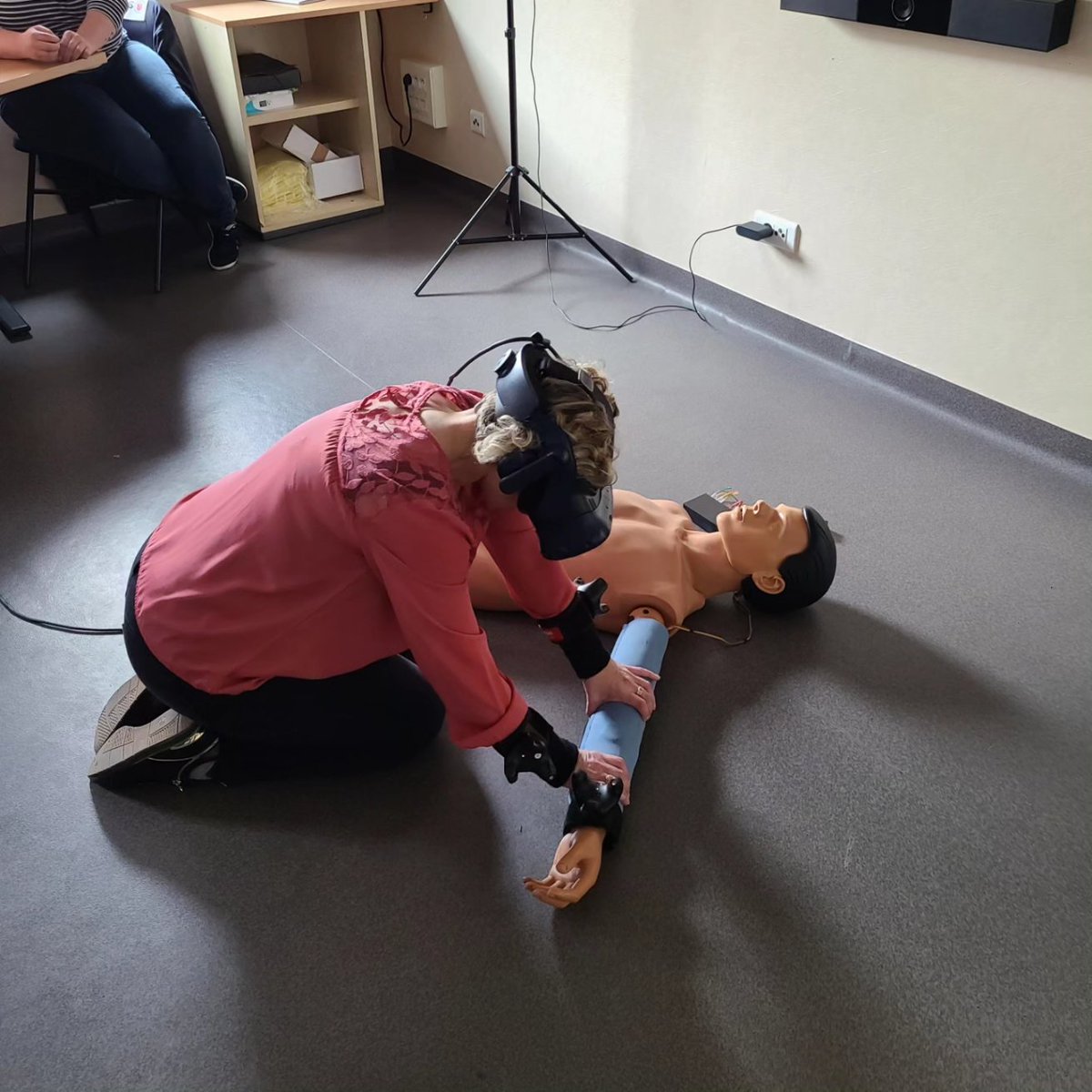 MathieuVioleau's tweet photo. Et si l #AFGSU de demain c'était ça ? #simaptic
- suivi et optimisation du geste
- évaluation de la performance du geste selon les indicateurs de qualité
- Mise en place d'un environnement hostile
- évaluation du stress et de l'adaptabilité
@ANCESU_ @SFMU_MS # https://t.co/Ec8L87Amg1