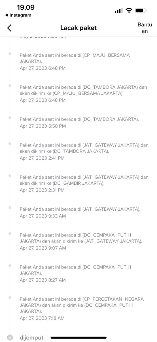 latasasr's tweet photo. @jntexpressid tolong dong J&amp;T gimana sih ini, masih sekitaran jakpus paket saya ga gerak2 sampai mau 7 hari, udh mau basi itu makanan saya!! https://t.co/FumULazBCz