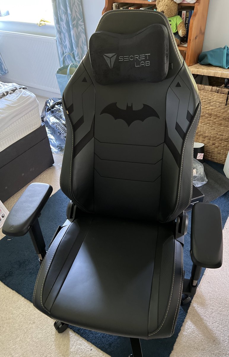 Burty82's tweet image. Very happy with my new @secretlabchairs ! Easy to put together and super comfy!