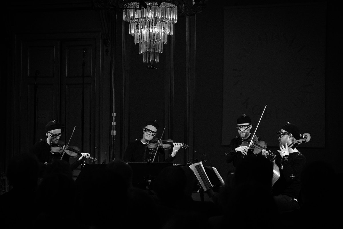 Music_Science_J's tweet photo. 1st paper of Special Collection - MusicLab Copenhagen: A research concert with the Danish String Quartet @UniOslo_RITMO @SyddanskUni @DanishQuartet 

“Into the Hive-Mind: Shared Absorption and Cardiac Interrelations in Expert and Student String Quartets”

https://t.co/ykVdVlJNdL https://t.co/FzXCnlkFLr