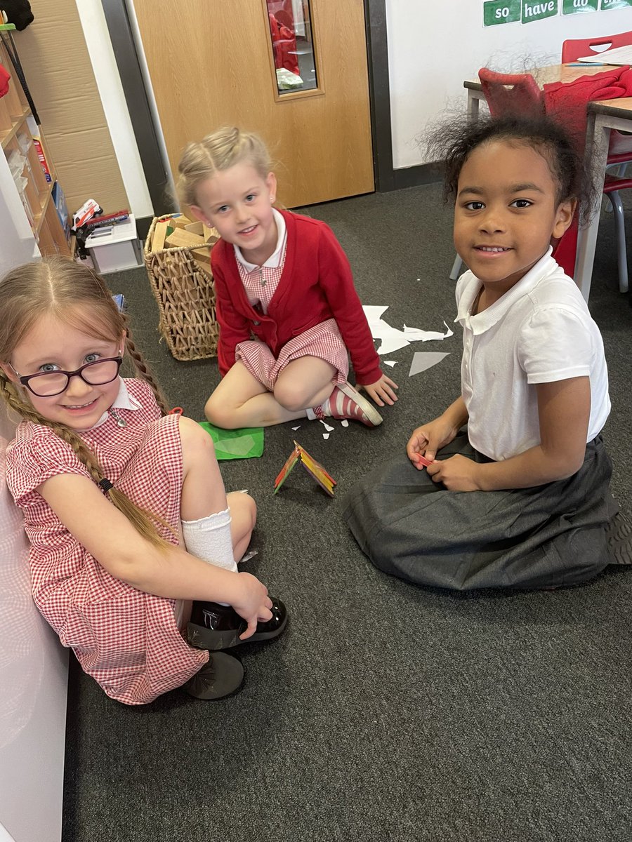 NewParkPrimary's tweet photo. Year 1 have been looking at materials. We created a shelter for incy wincy spider and tested the most suitable material to keep dry. #NP_SCIENCE #1B https://t.co/jP8YdzH5qg