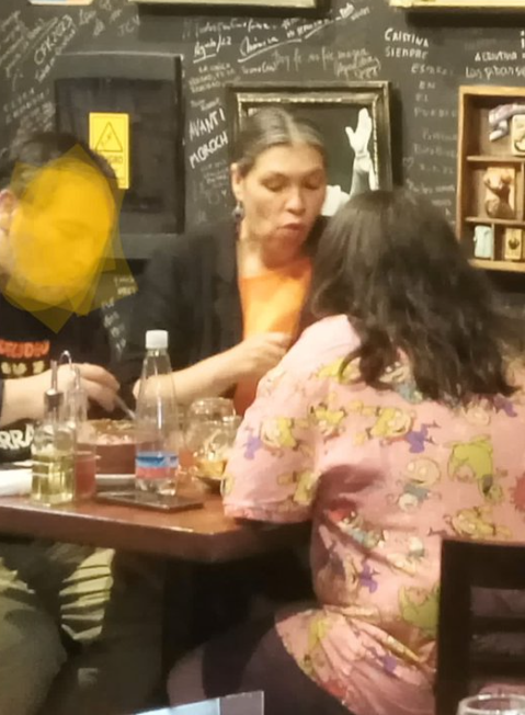 Barbara Figueroa con ataque de hipo por  tanto FILETE y sus $12.OOO.OOO de sueldo

Mientras la Sra Juanita come cazuela de HUESOS

Asi funciona la igualdad de la Lista D

Vota contra Boric el 7 de Mayo