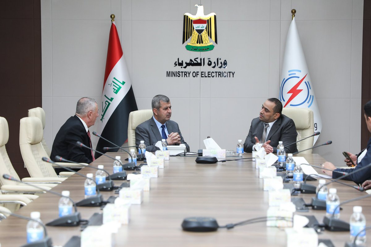 molcgov's tweet photo. يحدث الان...

وزير الكهرباء العراقي المهندس زياد علي فاضل يستقبل نظيره وزير الطاقة الأردني صالح الخرابشة بحضور سعادة السفير الأردني لدى العراق منتصر عقله الزعبي ، وبحضور النائب باقر الساعدي نائب رئيس لجنة الخدمات البرلمانية . 

بغد��د : اعلام وزارة الكهرباء 
الاربعاء: ٣ أيار ٢٠٢٣ https://t.co/omjkwoKi7U