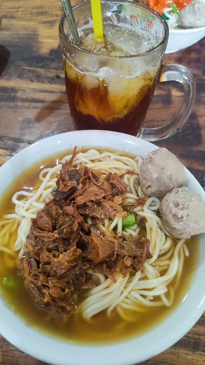 hendrian_'s tweet photo. @jogmfs Mie ayam Lek no prapatan tegal sari 😁 https://t.co/U6HnCsstWA
