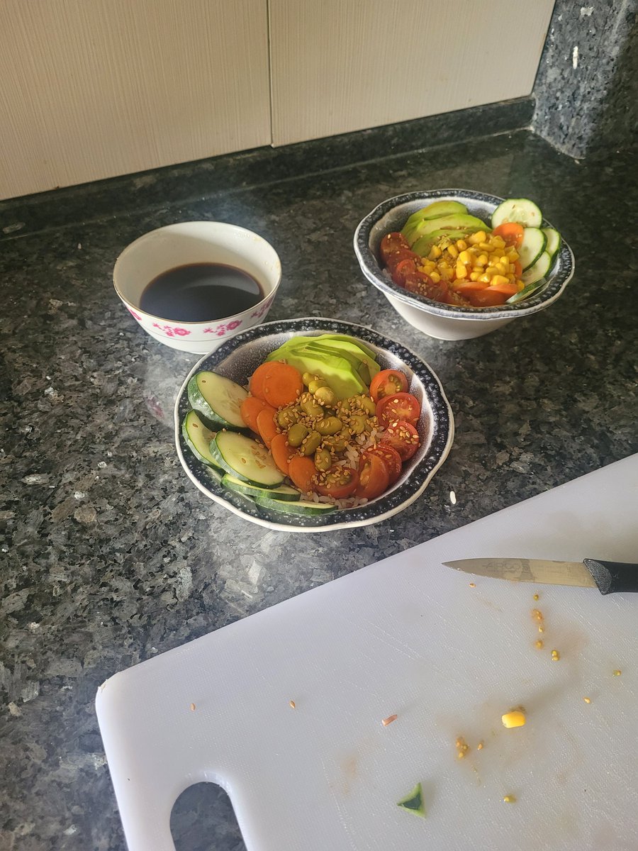 Paula13vega's tweet photo. Hoy aquí se come Poke vegano (es el primero que hago #prayforPau https://t.co/tsVQ3QppHr