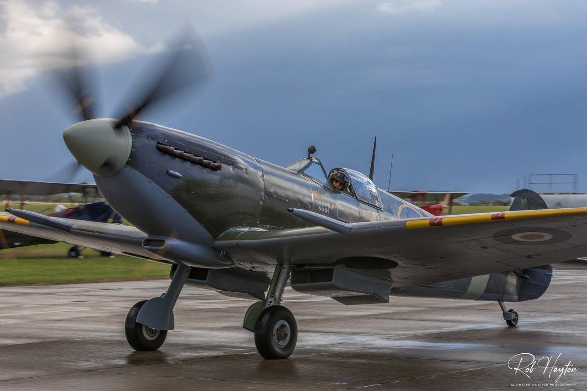 Lee Proudfoot taxying back at Duxford’s Battle of Britain Airshow 2022 in the OFMC Mk. IX Spitfire MH434…⁦@SocietySpitfire⁩ ⁦@SpitfireFilly⁩ #spitfire #rjmitchell #supermarine #vickers #warbirdphoto #warbirdpics #aviationpics #aviationphoto #duxford #bigginhill